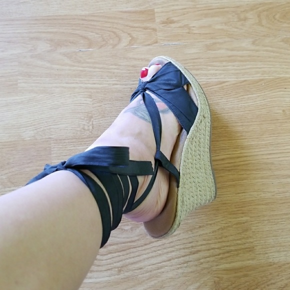 💥🖤✨ Black Tie Up Wedges ✨🖤💥 - Picture 2 of 3